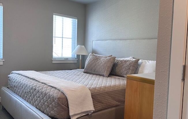 3 beds, 2 baths, 1,303 sqft, $2,195, Unit 1796 KL-201