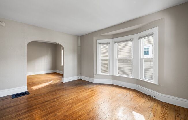 1114 E Fulton