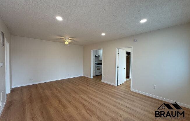 Villa East at Oxnard St.