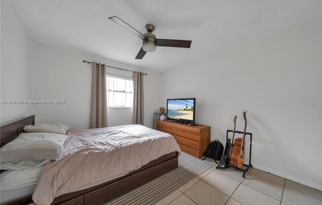 4275 NORTHWEST S TAMIAMI CANAL DR