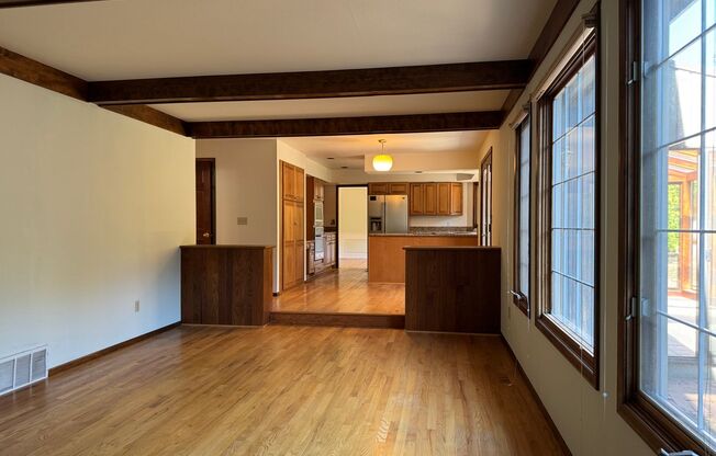 4 beds, 2.5 baths, $4,500