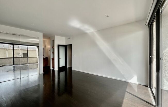 Spacious 2 Bedroom 2 Bath Condo in West LA