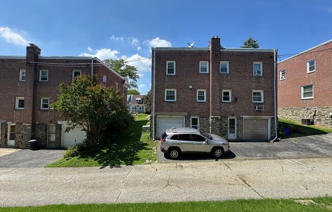 Lovely 3-Bedroom Townhouse in Drexel Hill! Available mid-August!