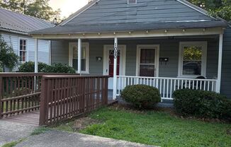Adorable 1 Br Duplex Near Duke / Broad and 9th
