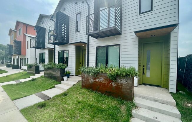 Modern High-End Townhome!