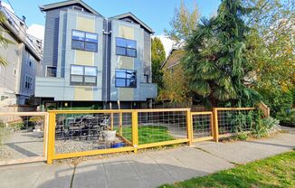 Stunning 3 Bedroom Townhouse in Greenlake!