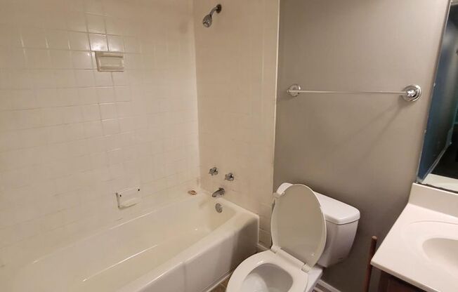 2 beds, 1 bath, 830 sqft, $1,090, Unit 86