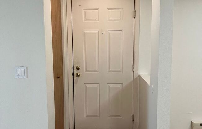 Beautifully Maintained condo Renton!