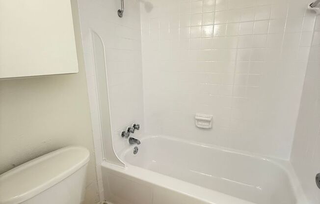 2 beds, 1 bath, 924 sqft, $1,699, Unit OPA-131