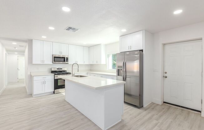 Remodeled 6 bedroom 3 bathroom home in heart of Tempe!
