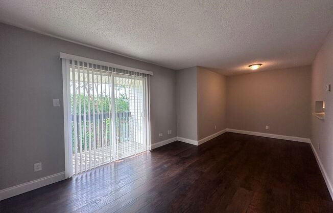 2 beds, 1 bath, 850 sqft, $1,295, Unit E39