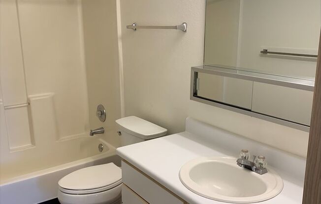 2 beds, 2 baths, 1,000 sqft, $1,450, Unit 40