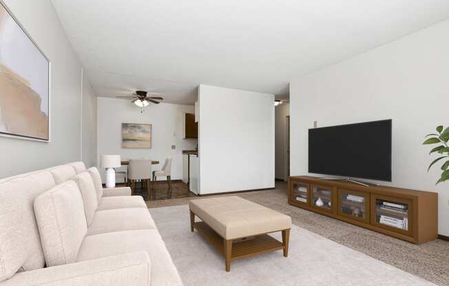 West St. Paul, MN Covington Courts Apartments | Living Room