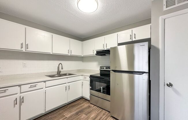 1 bed, 1 bath, 700 sqft, $999