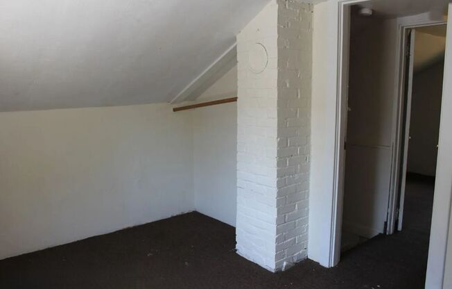 $2,000 gift card & $1000 of the security deposit with signed lease!!