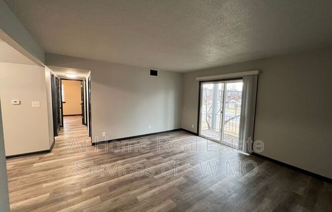 1242 E Cherry