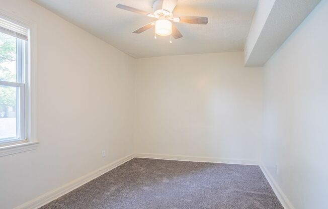 2 beds, 1 bath, $1,400, Unit (Unit 202)