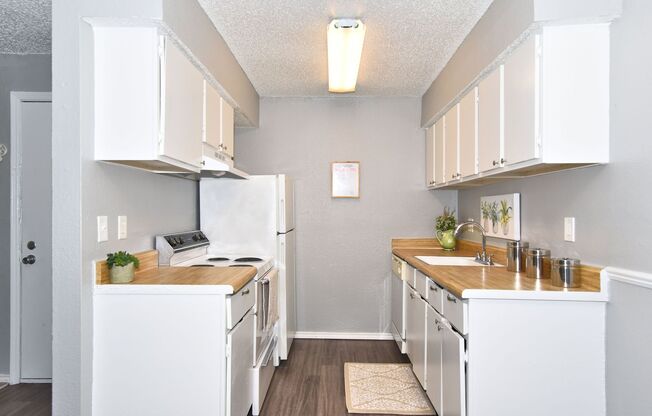 1 bed, 1 bath, 700 sqft, $874, Unit 1015