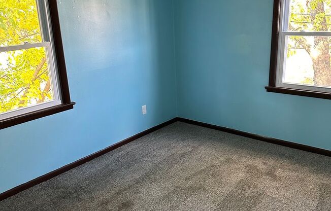 3 beds, 1 bath, $995