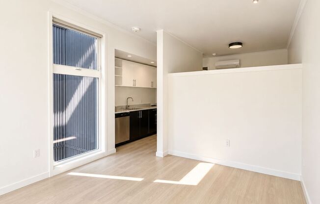 Studio, 1 bath, 422 sqft, $1,595, Unit Unit 02