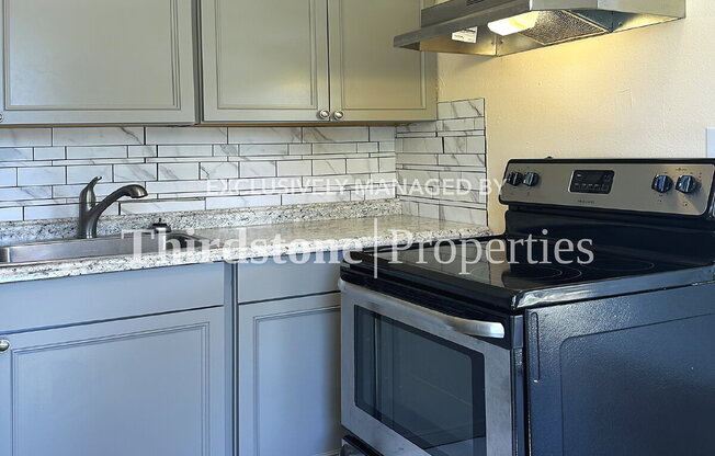 1431 W 18 ST