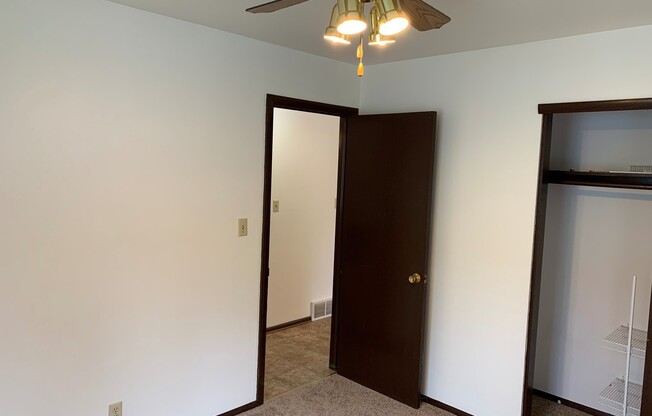 2 beds, 1 bath, $900