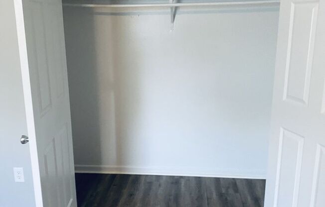 2 beds, 1 bath, 768 sqft, $995, Unit 3610-B