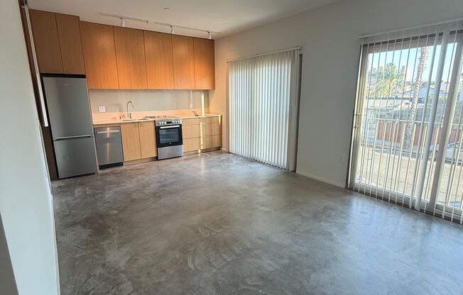 1 bed, 1 bath, $2,395, Unit 204