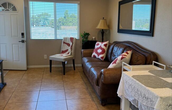 Furnished 2 Bed 1 Ba home in Bonita!