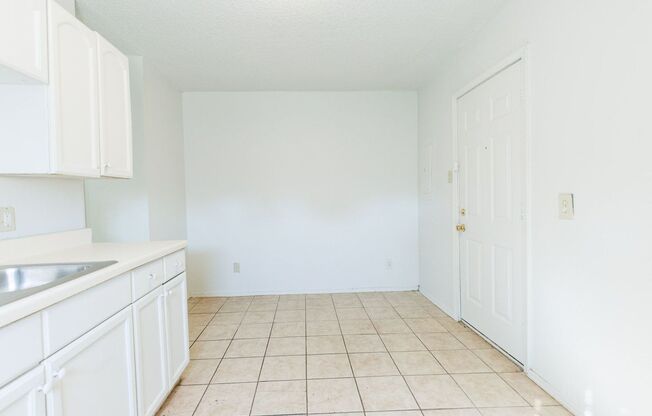 1 bed, 2 baths, 600 sqft, $595, Unit Rear