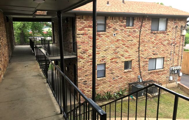 2 beds, 1 bath, $1,075, Unit 1170 #09