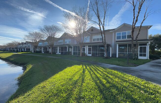 Baymeadows 3/2.5 Townhome Ready for Immediate Move In!