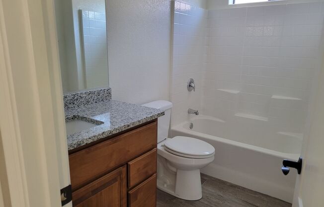 2 beds, 1 bath, $1,300, Unit Unit B101