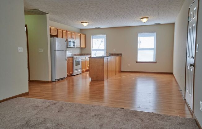 2 beds, 2 baths, 975 sqft, $1,115, Unit 412