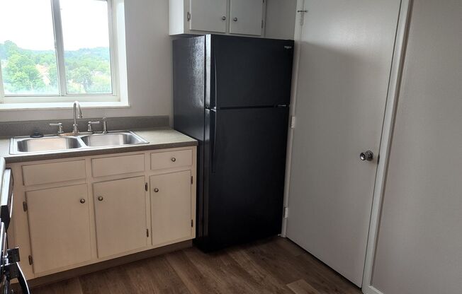 1 bed, 1 bath, 832 sqft, $940