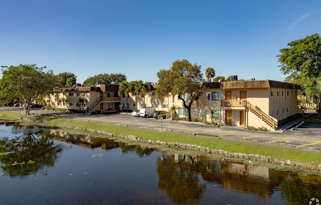 3 beds, 1.5 baths, 957 sqft, $2,099, Unit 2805-202