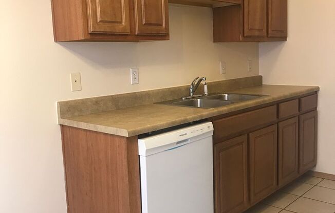 2 beds, 1 bath, 800 sqft, $695, Unit 4