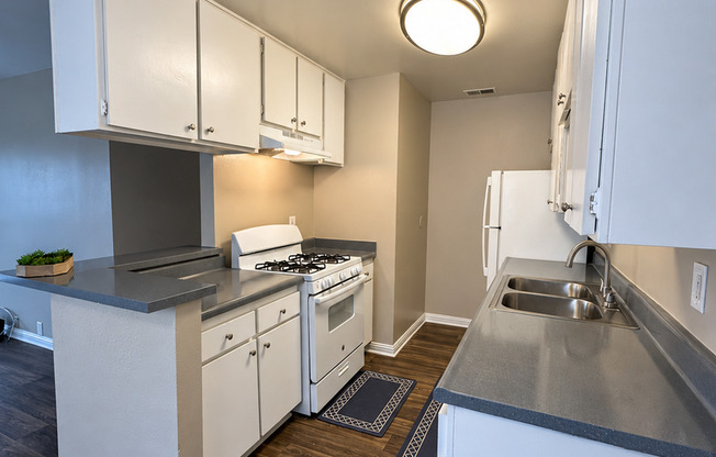 2 beds, 1 bath, 772 sqft, $2,595, Unit 47