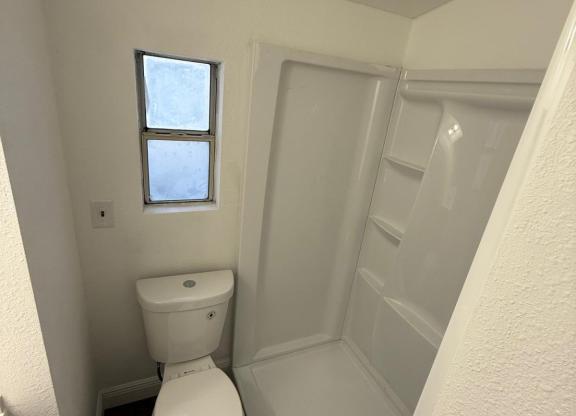 2 beds, 1 bath, $1,375