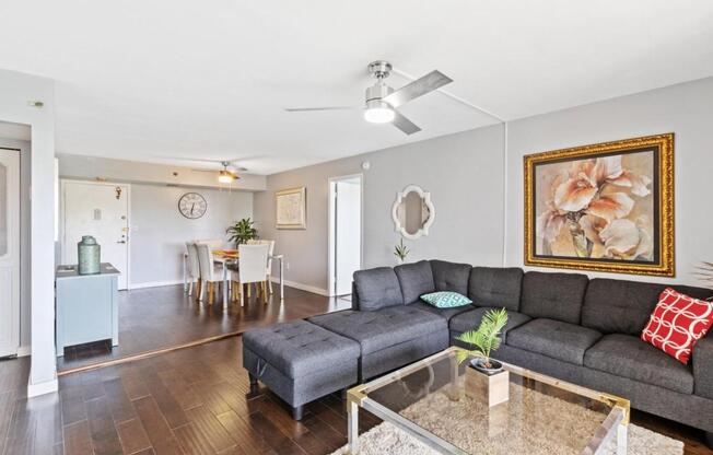 2 beds, 2 baths, 1,100 sqft, $2,000