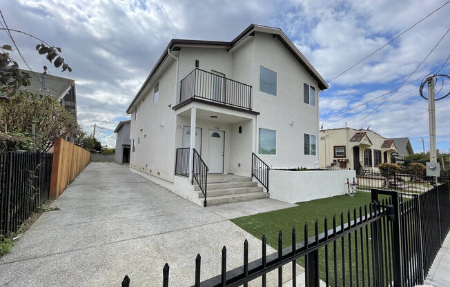 708 W 50 ST