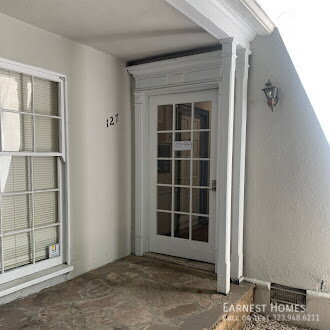 127 N DOHENY DR