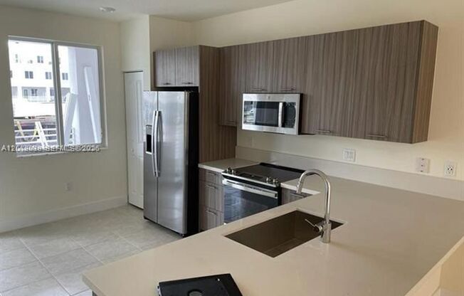 6450 NW 102 Path # 107, Doral, FL 33178
