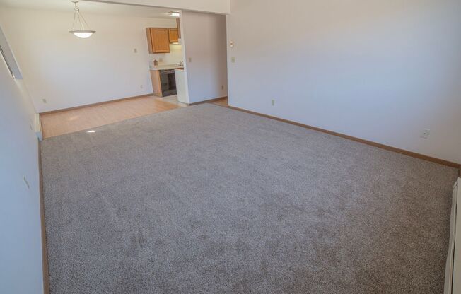 2 beds, 1 bath, 850 sqft, $750, Unit 4404-106