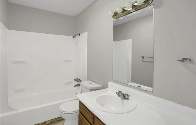 2 beds, 1 bath, 860 sqft, $1,199, Unit 10-06