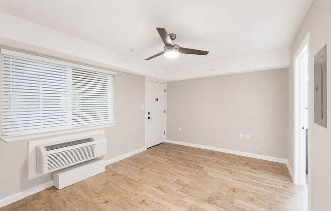 Studio, 1 bath, 304 sqft, $673, Unit 1303