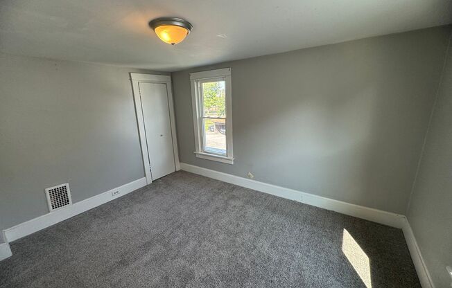 3 beds, 1 bath, $1,250