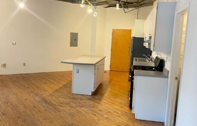 2 beds, 1 bath, 1,140 sqft, $2,200, Unit 900-314