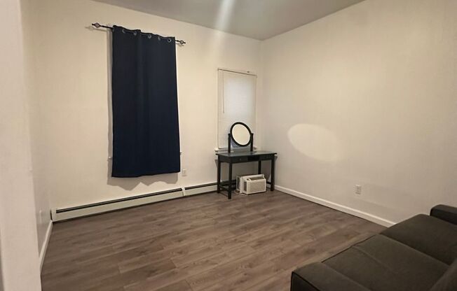 2 beds, 1 bath, $1,800, Unit 1 FL