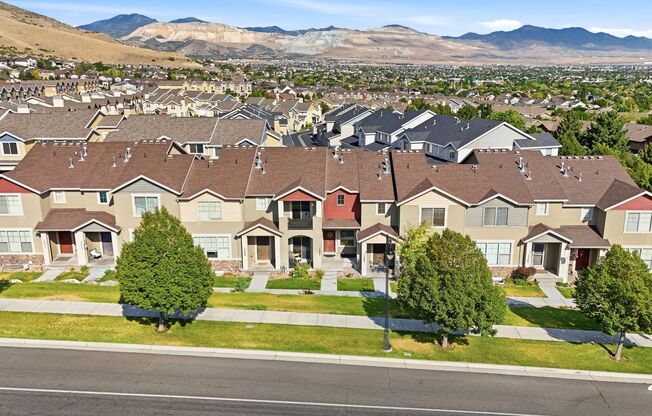 Newly Remodeled & Spacious 4-Bed Townhome in Herriman!